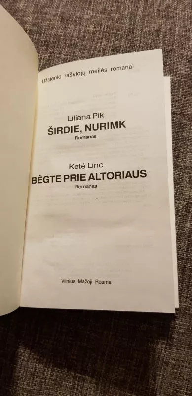 UŽSIENIO RAŠYTOJŲ MEILĖS ROMANAI (MR) - Autorių Kolektyvas, knyga 3
