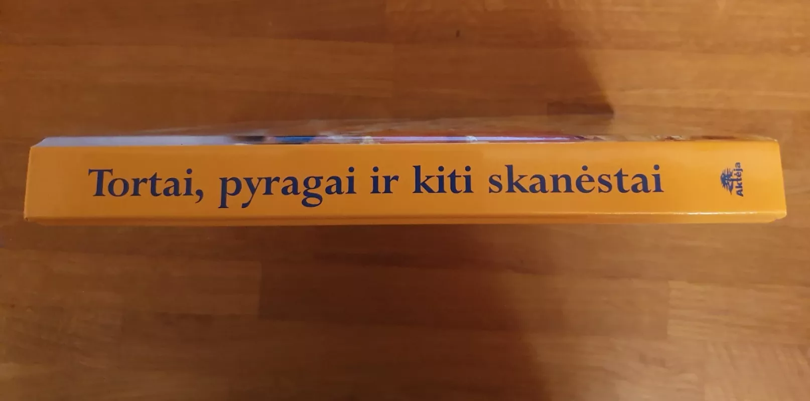 Tortai, pyragai ir kiti skanėstai: 1001 receptas iš viso pasaulio - Autorių Kolektyvas, knyga 4