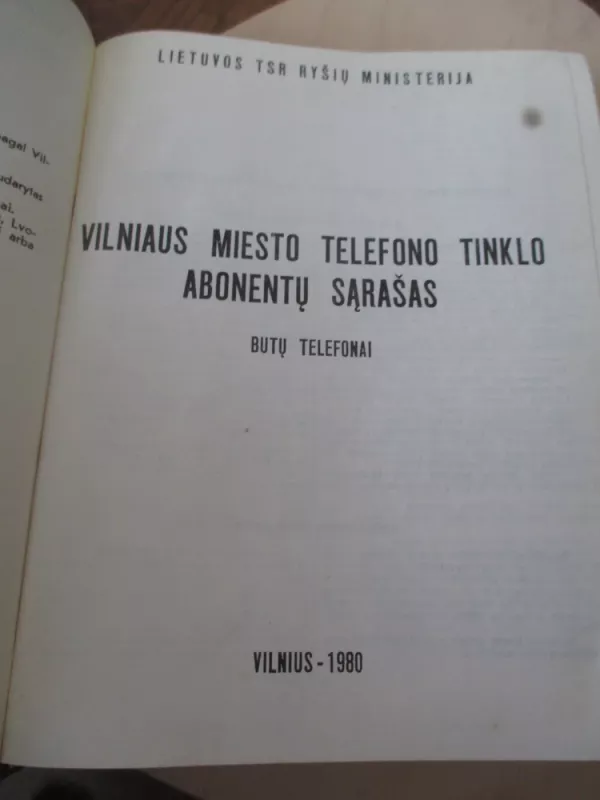 Vilniaus miesto telefono tinklo abonentų sąrašas 2. Butų telefonai. Vilnius'80 - Autorių Kolektyvas, knyga 4