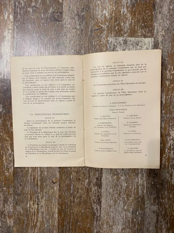 LOI CONSTITUTIONELLE DE L'ĖTAT LITHUANIEN - Autorių Kolektyvas, knyga 3