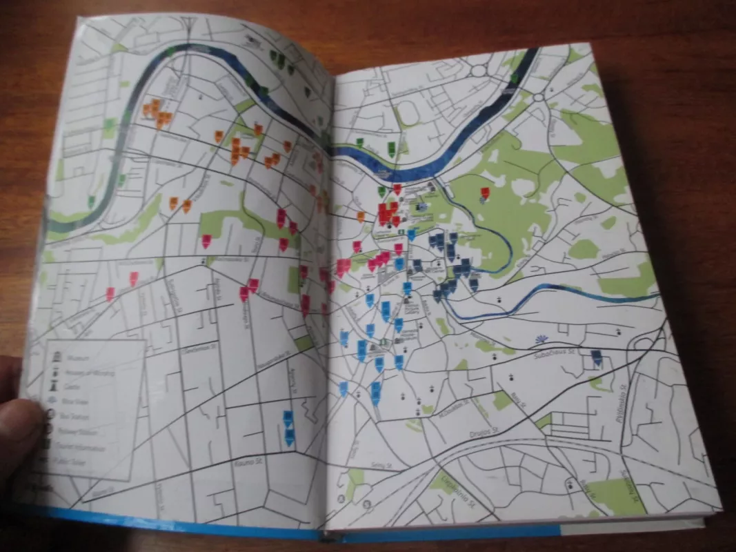 Vilnius sculpture walks. Cultural guide to the outdoor statues and sculpture of Lithuania - Autorių Kolektyvas, knyga 3