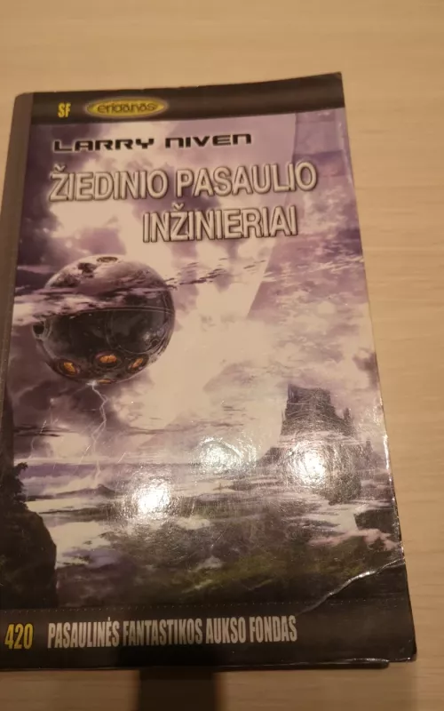 Žiedinio pasaulio inžinieriai - Larry Niven, knyga