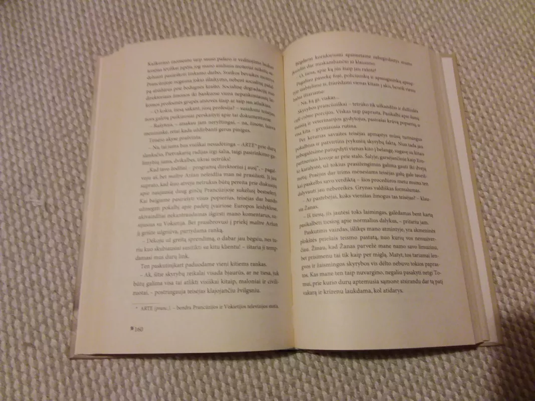 Durnaropių ir šunvyšnių salotos - Petra van Cronenburg, knyga 3