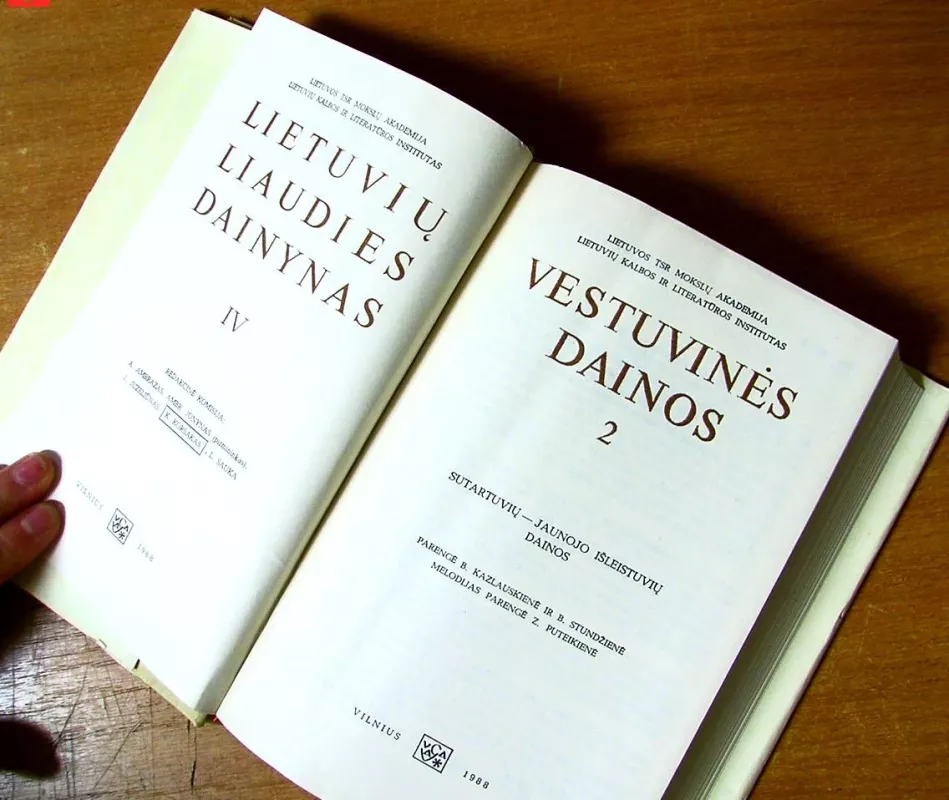 Vestuvinės dainos - Autorių Kolektyvas, knyga 4