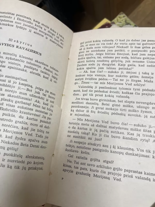 Baltoji pirstine - Main Ridas, knyga 5