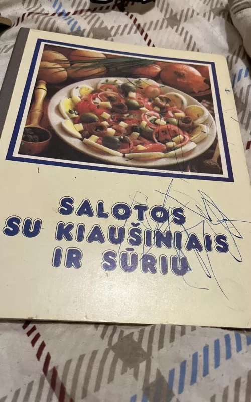 Salotos su kiaušiniais ir sūriu - Autorių Kolektyvas, knyga