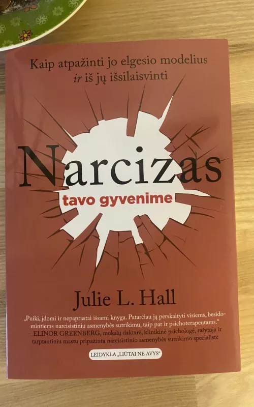 Narcizas tavo gyvenime: kaip atpažinti jo elgesio modelius ir iš jų išsilaisvinti - Julie L. Hall, knyga