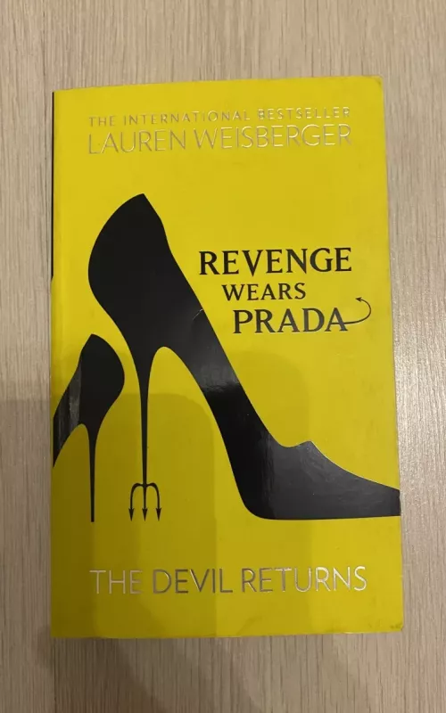 Revenge Wears Prada: The Devil Returns - Lauren Weisberger, knyga