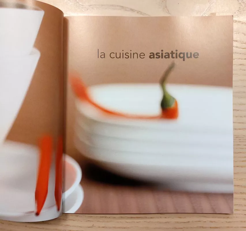 La cuisine asiatique Azijos šalių virtuvė (prancūzų kalba) - Autorių Kolektyvas, knyga 3