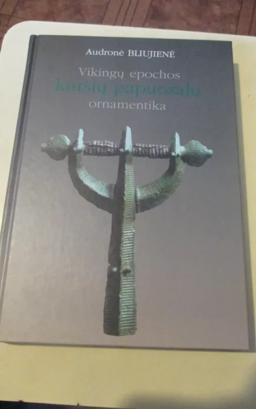 Vikingų epochos kuršių papuošalų ornamentika - Audronė Bliujienė, knyga