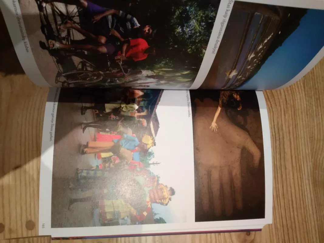 AZIJA BE SIENŲ. 10 šalių, 300 rinktinių nuotraukų, 7 mėnesiai išbandymų - Autorių Kolektyvas, knyga 3