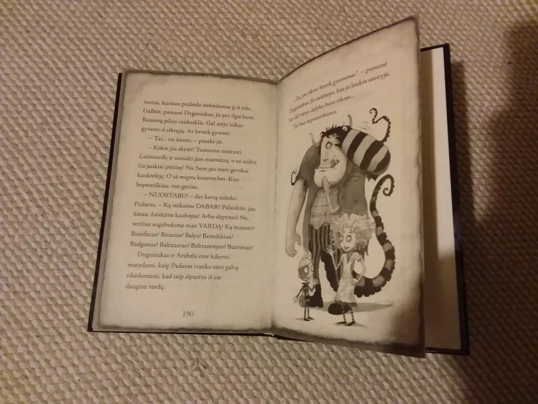 Dygsniukas - Guy Bass, knyga 4