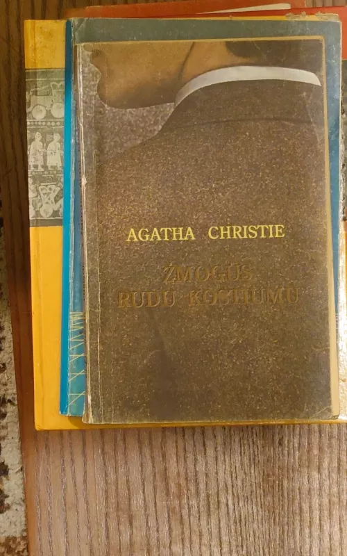 Žmogus rudu kostiumu - Agatha Christie, knyga 2