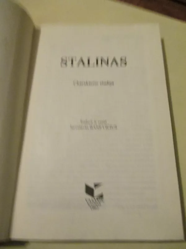 Stalinas. Charakterio studija - Autorių Kolektyvas, knyga 3