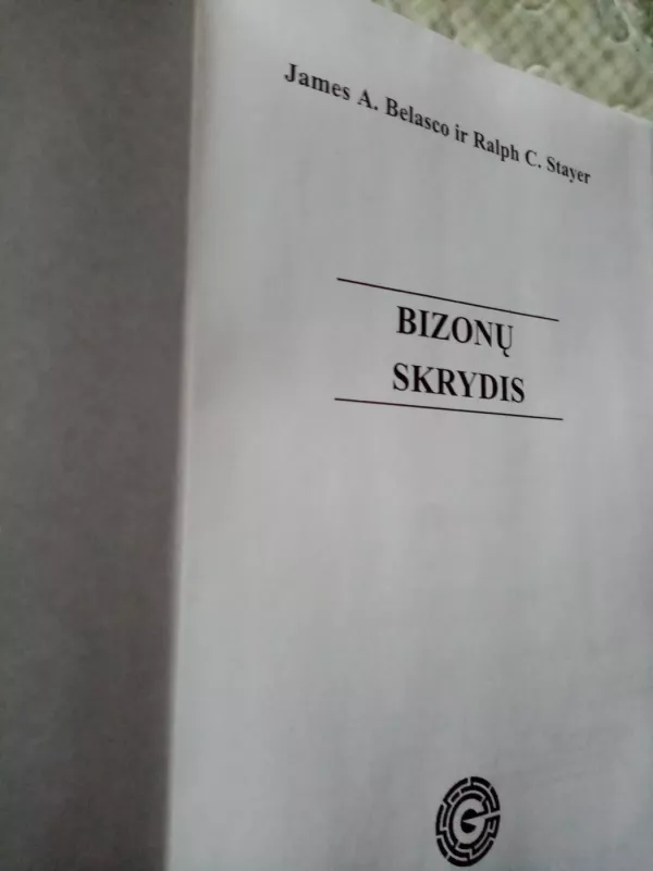 Bizonų skrydis - James Belasco, knyga 3