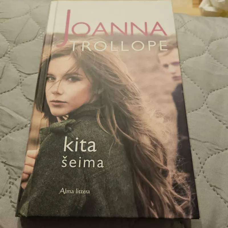 Kita šeima - Joanna Trollope, knyga
