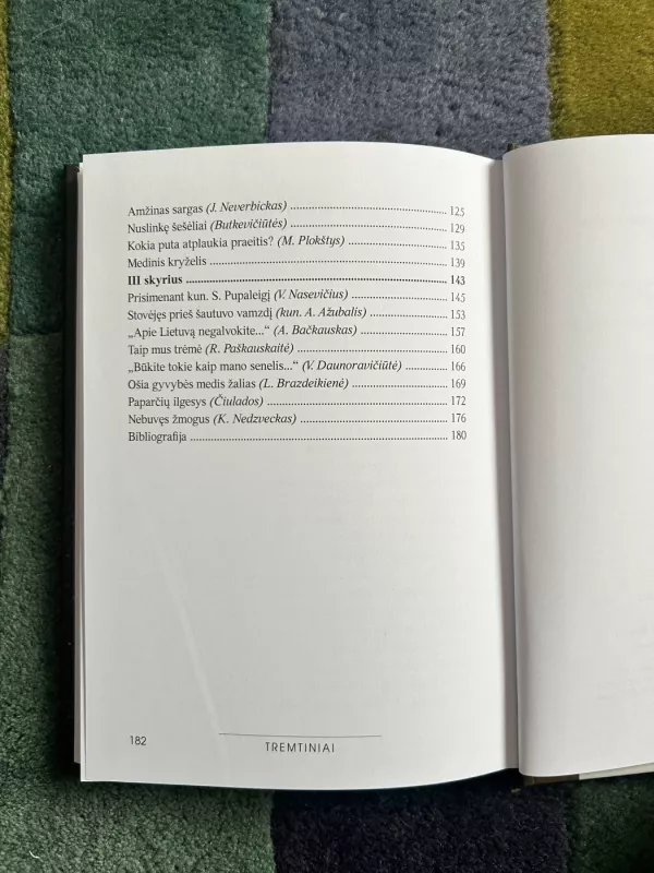 Tremtiniai - Jonas Laurinavičius, knyga 6