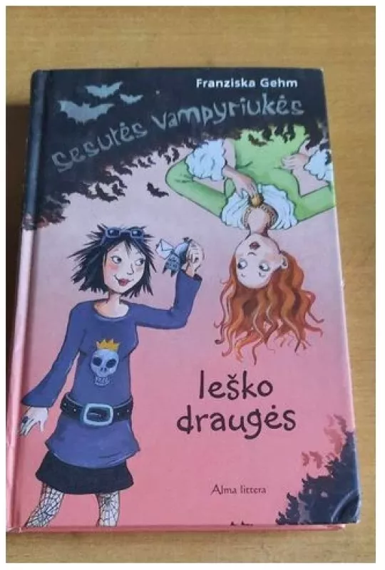 Sesutės vampyriukės ieško draugės - Franziska Gehm, knyga