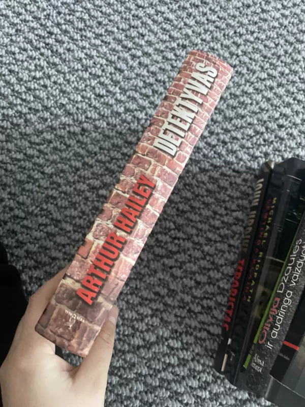 Detektyvas - Arthur Hailey, knyga 5