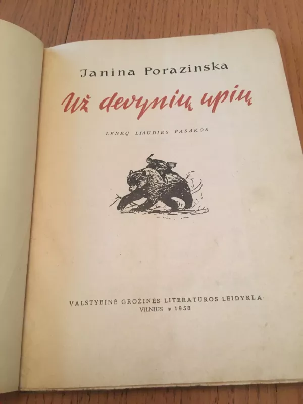 Uz devyniu upiu - Janina Porazinska, knyga 4