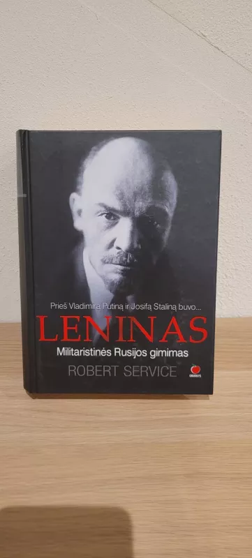 Stalinas (2 dalys) - Robert Service, knyga 2