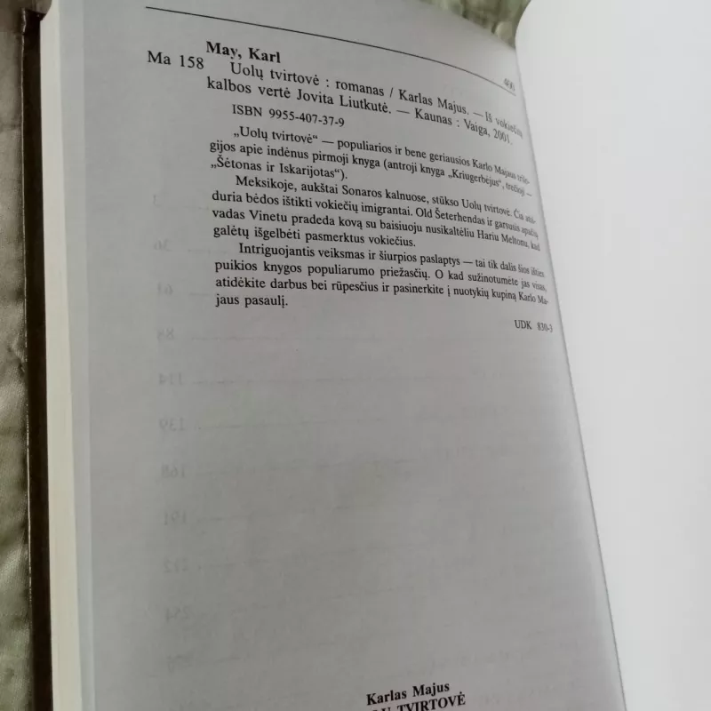 Uolų tvirtovė - Karlas Majus, knyga 4