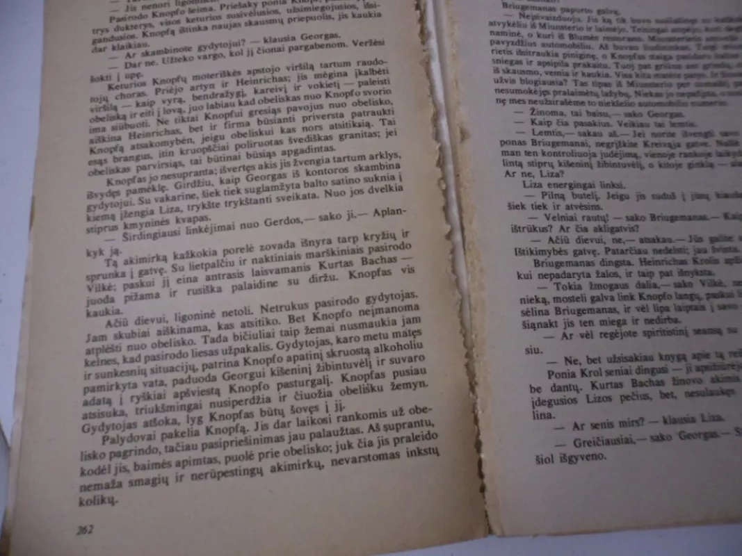 JUODASIS OBELISKAS - Erichas Marija Remarkas, knyga 4