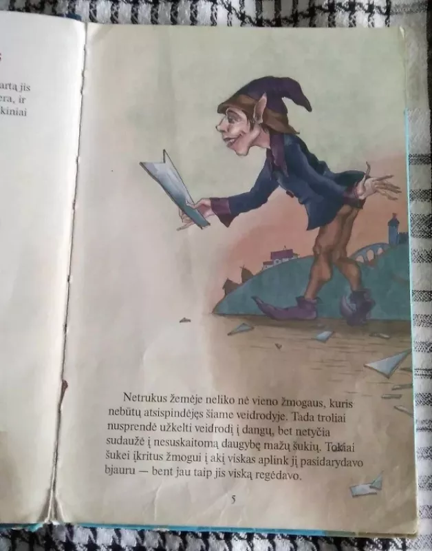 Sniego karalienė - H. K. Andersenas, knyga 4