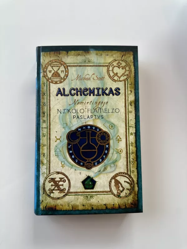 Alchemikas: Nemirtingojo Nikolo Flamelio paslaptys - Michael Scott, knyga 2