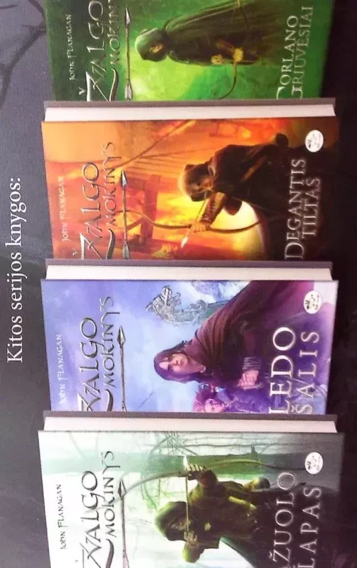 Žvalgo mokinys. Degantis tiltas (2 dalis) - John Flanagan, knyga 3