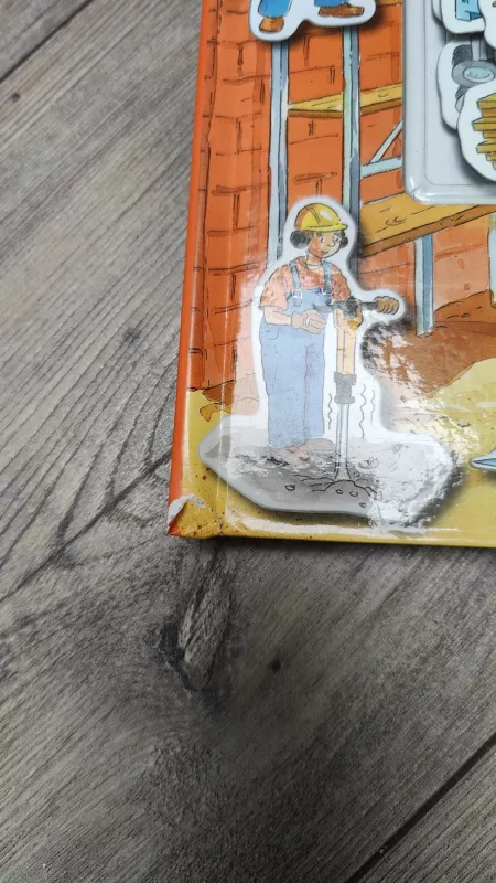 Statybos aikštelėje. Smagus žaidimas su magnetukais - Autorių Kolektyvas, knyga 5