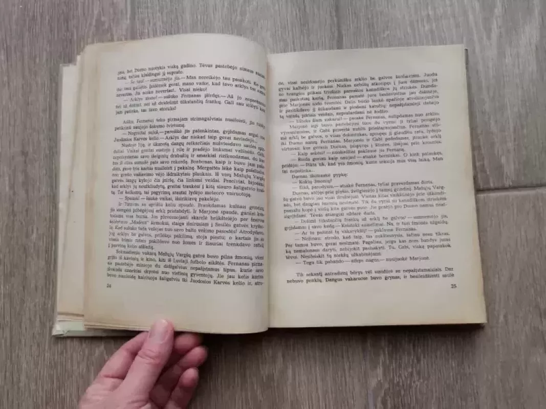 Arklys be galvos - Paul Berna, knyga 3