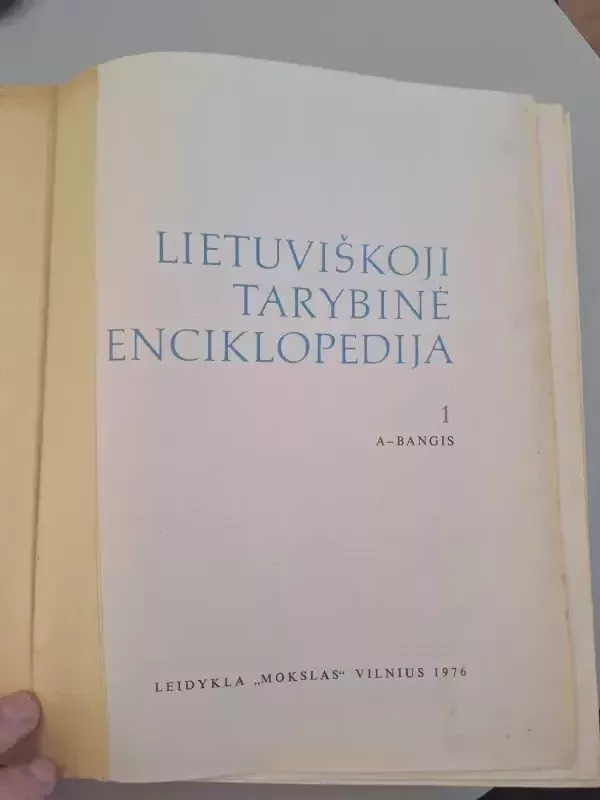 Lietuviškoji Tarybinė Enciklopedija ( 1 tomas) - Autorių Kolektyvas, knyga 4