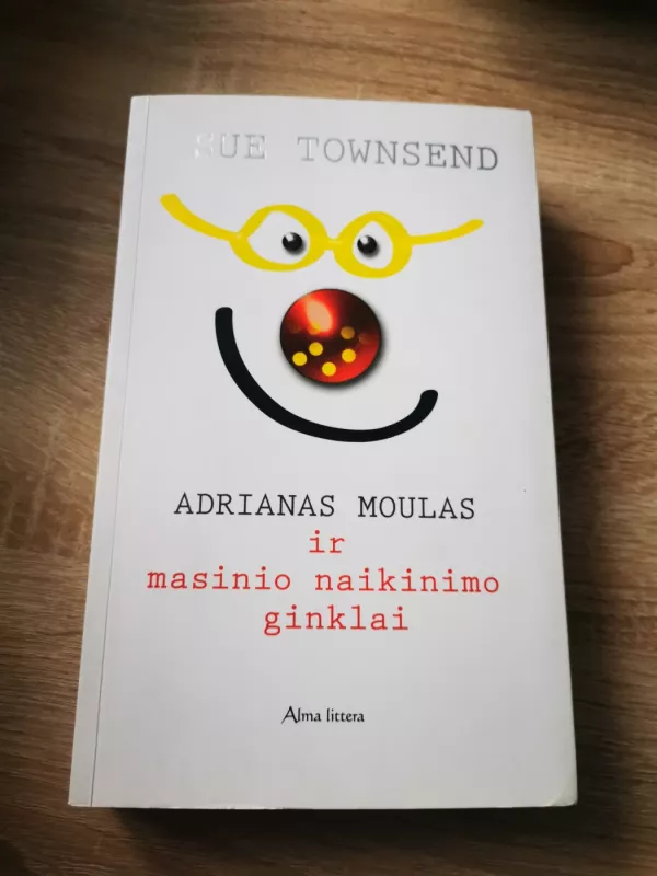 Adrianas Moulas ir masinio naikinimo ginklai - Sue Townsend, knyga 2