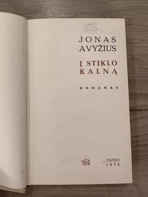 Į stiklo kalną - Jonas Avyžius, knyga 5