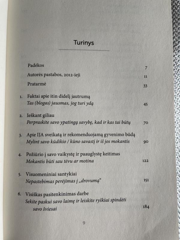 ITIN JAUTRUS ASMUO: kaip gyvuoti, kai pasaulis tave stelbia - N. Aron Elaine, knyga 4