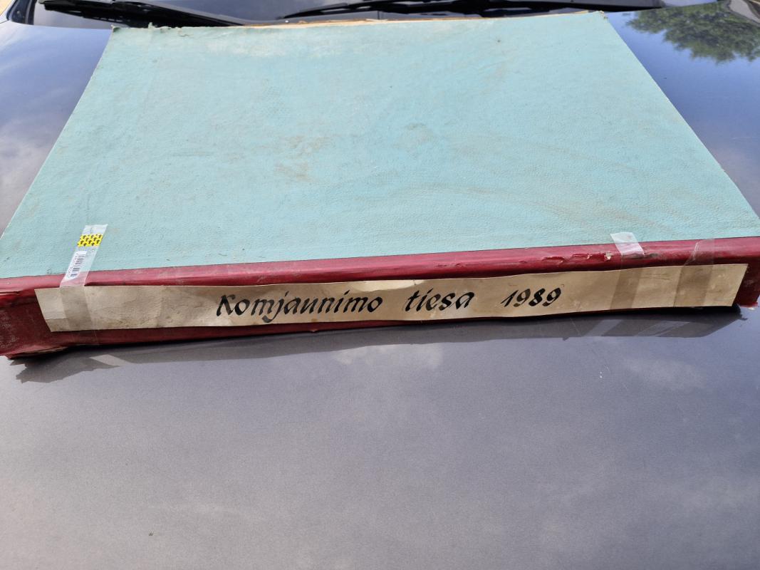 KOMJAUNIMO TIESA - AUTORIAI ĮVAIRŪS, knyga