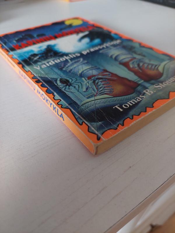 Kapinių mokykla: Vaiduoklis prausykloje - Tom B. Stone, knyga 4