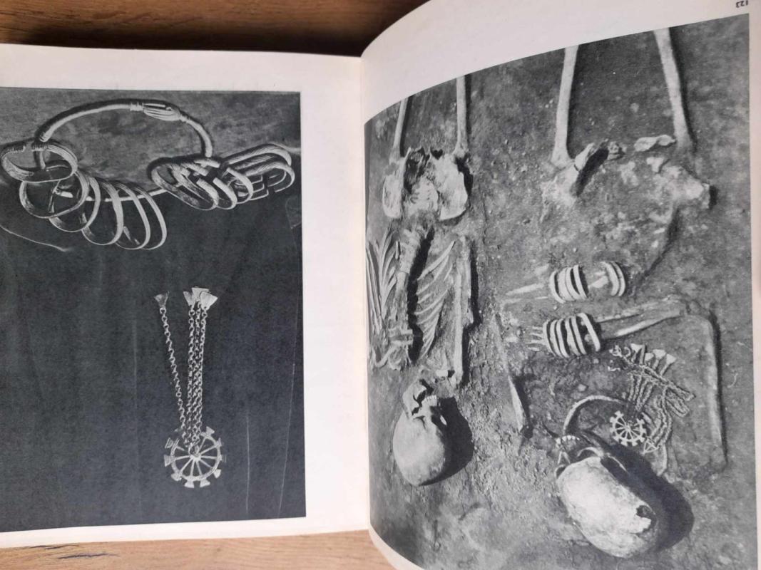 Lietuvių liaudies menas. Papuošalai - R. Kulikauskienė. R. Rimantienė, knyga 4