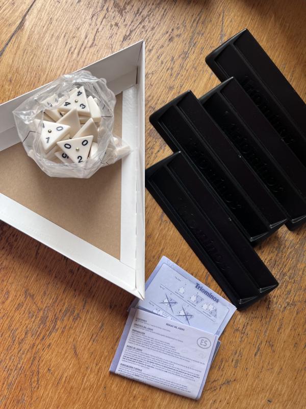 Triominos - , stalo žaidimas 3