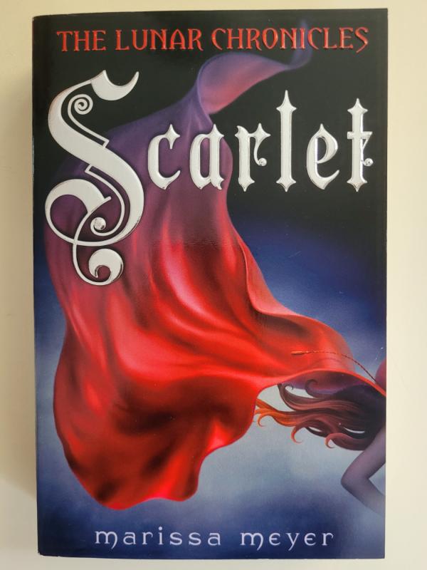 Scarlet - Marissa Meyer, knyga 2
