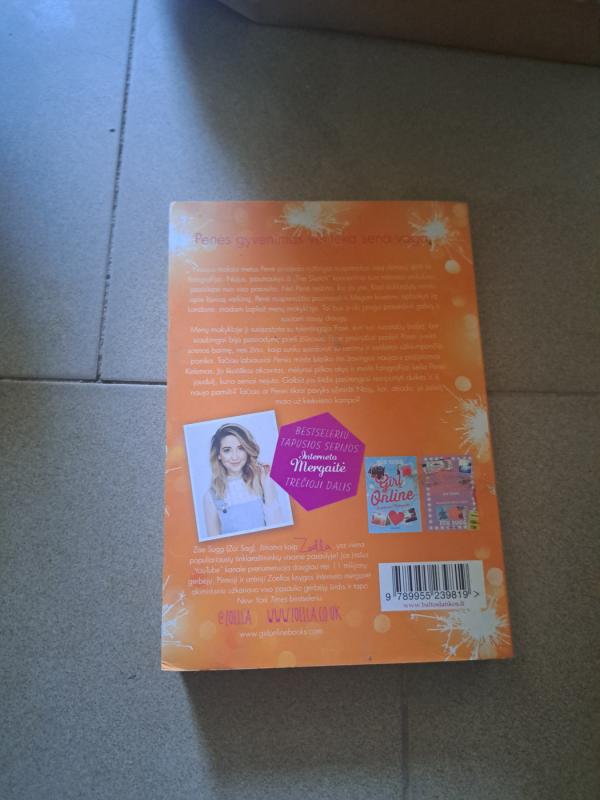 Girl Online Going Solo - Zoe Sugg, knyga 3