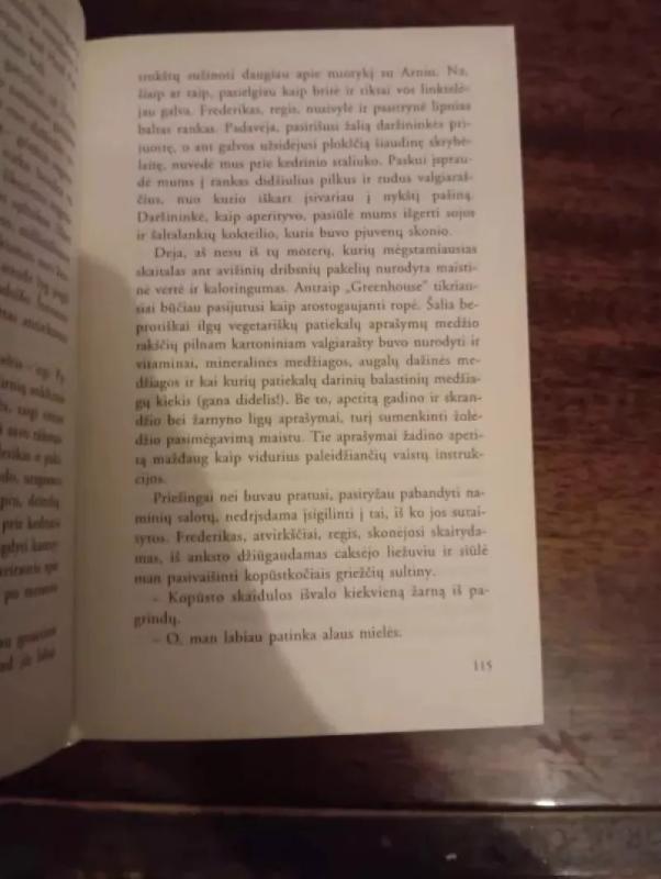 Turtingi vyrai geriau bučiuojasi - Leonie Bach, knyga 4