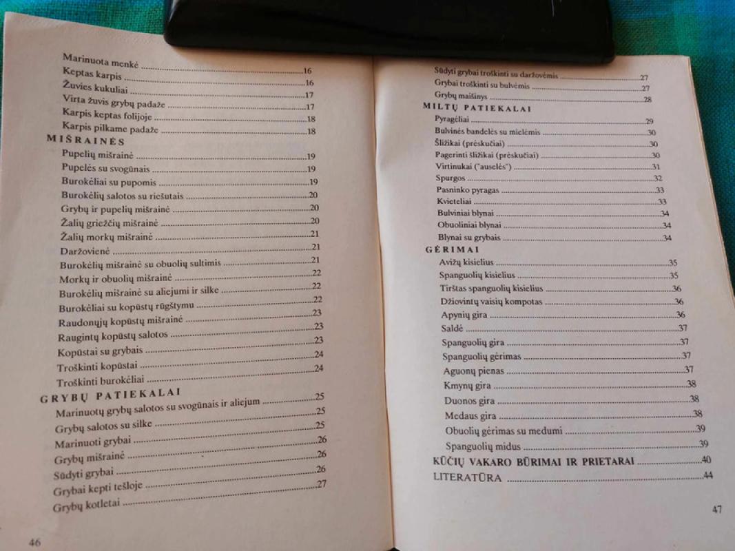 Kūčių valgiai ir būrimai - Vyginta Inokaitienė, Dalia  Užtupienė, knyga 3