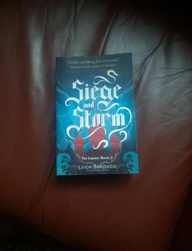 Siege and Storm - Leigh Bardugo, knyga 2