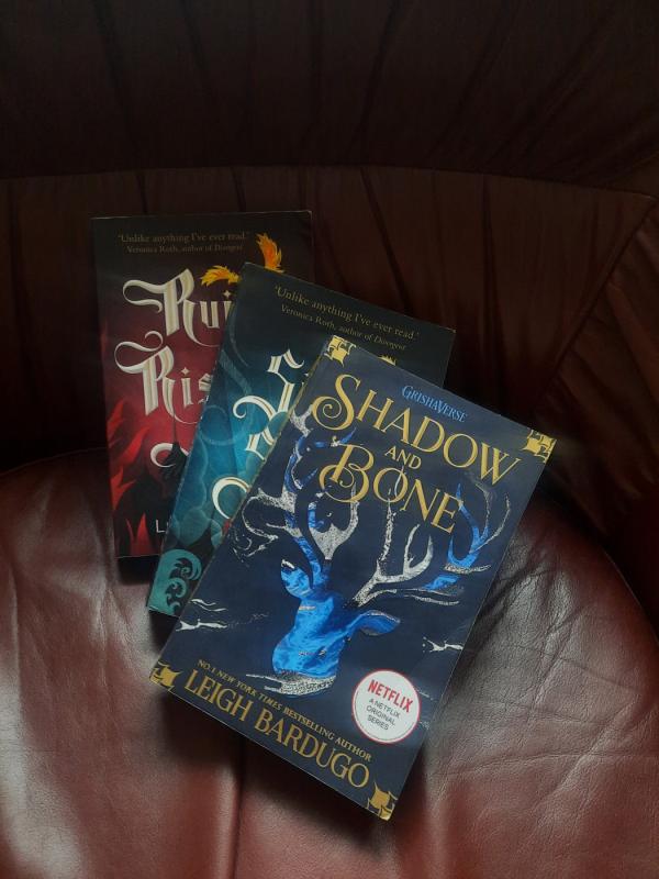 Shadow and Bone - Leigh Bardugo, knyga 3
