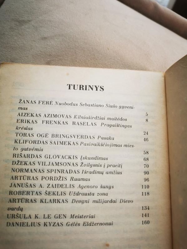 Pragaištingas krėslas - Autorių Kolektyvas, knyga 4