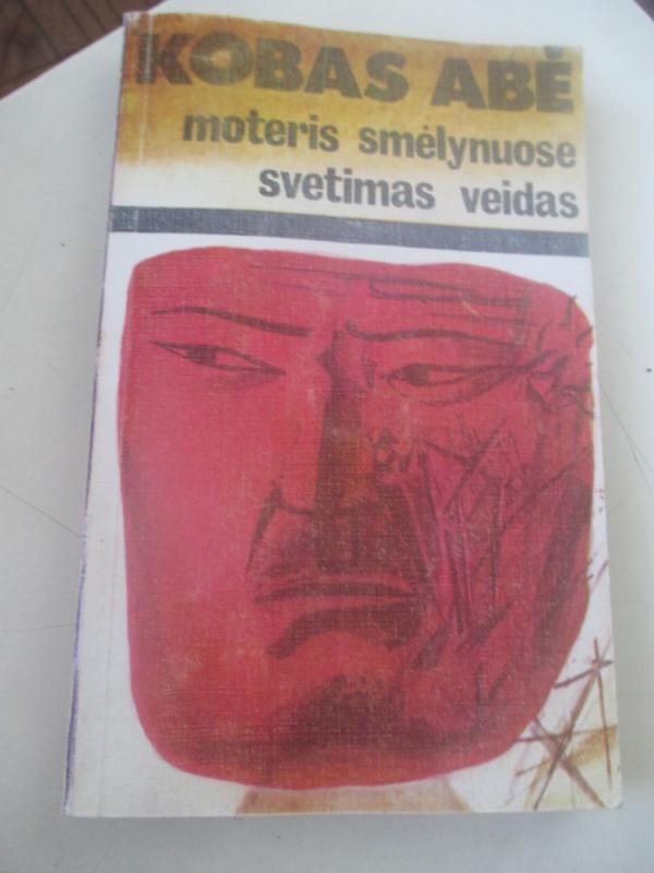 Moteris smėlynuose. Svetimas veidas - Kobas Abė, knyga 3