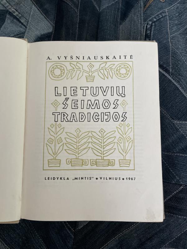 Lietuvių šeimos tradicijos - Angelė Vyšniauskaitė, knyga 2