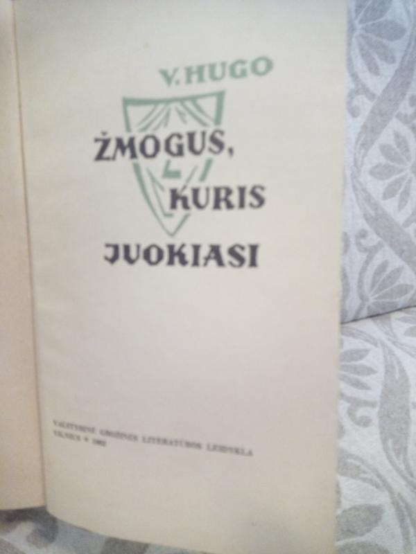 zmogus kuris juokiasi - Viktoras Hugo, knyga 2